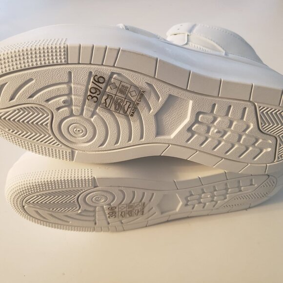 NWT Prettylittlething High Top Sole Chunky Platform Sneakers White Size 6 - Picture 2 of 3